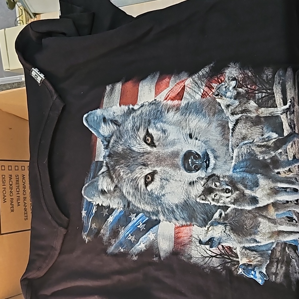 Black T Shirt Wolves USA Stars Stripes sz M